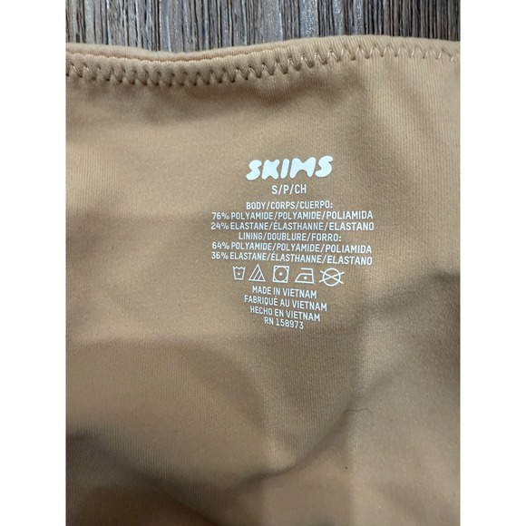 SKIMS Women's Fits Everybody Square Neck Bralette Top - Beige, Adjustable Straps - Picture 3 of 4